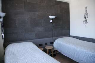 Отели типа «постель и завтрак» KASA Foundation Гюмри Двухместный номер с 2 отдельными кроватями и собственной ванной комнатой-12