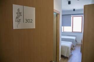 Отели типа «постель и завтрак» KASA Foundation Гюмри Двухместный номер с 2 отдельными кроватями и собственной ванной комнатой-19