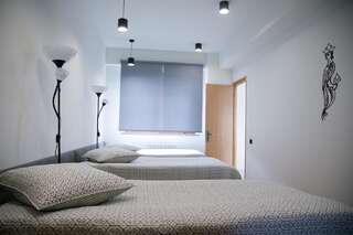 Отели типа «постель и завтрак» KASA Foundation Гюмри Трехместный номер с собственной ванной комнатой-2